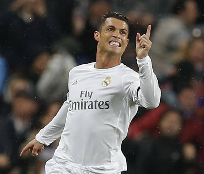 Cristiano Ronaldo esulta per i gol al Bernabeu. AP